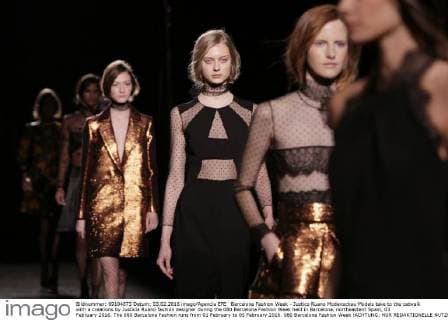 Barcelona Fashion Week - Justico Ruano Modenschau Models take to the catwalk with a creations by Justicia Ruano fashion designer during the 080 Barcelona Fashion Week held in Barcelona, northeastern Spain, 03 February 2016. The 080 Barcelona Fashion runs from 01 February to 05 February 2016. 080 Barcelona Fashion Week !ACHTUNG: NUR REDAKTIONELLE NUTZUNG!  20160203-635901270831763044
