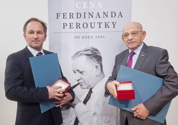 The annual Czech journalism Ferdinand Peroutka Prize for 2015 was given to Marek Wollner, left, chief editor of investigative journalism of the public Czech Television (CT), and Lubos Dobrovsky, right, journalist and former dissident and politician, in the DOX centre in Prague today, on Thursday, February 4, 2016. (CTKxPhoto VitxSimanek) CTKPhotoP201602040978001  VIS 001