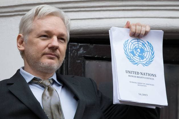 . 05 02 2016. London, United Kingdom. WikiLeaks founder Julian Assange, speaks to media and the public from outside the Ecuadorian Embassy after the decision made by the UN Working Group on Arbitrary detention on his case.  xDanielxLeal-Olivasx xi-Imagesx IIM-11943-0056
