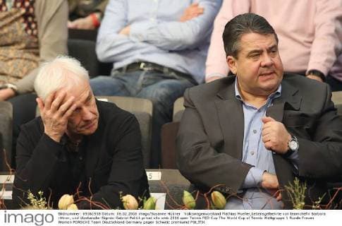 Volkswagenvorstand Mathias Mueller,Lebensgefaehrte von teamchefin Barbara rittner, und Vizekanzler Sigmar Gabriel