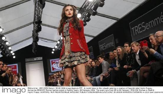 A model takes to the catwalk wearing a creation of Spanish label Highly Preppy, during the MFSHOW Woman fashion event in Madrid, Spain, 08 February 2016. The event runs from 08 to 10 February. MFSHOW Woman in Madrid - Highly Preppy !ACHTUNG: NUR REDAKTIONELLE NUTZUNG!  20160208-635905551710766091