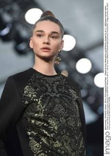 Desfile de Juan Brea dentro de MFSHOW Women.fw 16-17. 588 Diego Puerta Cordon Press Juan Brea s fashion show framed into MFSHOW Women.fw 16-17. Cordon Press  DiegoxPuerta