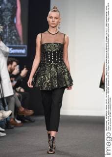 Desfile de Juan Brea dentro de MFSHOW Women.fw 16-17. 588 Diego Puerta Cordon Press Juan Brea s fashion show framed into MFSHOW Women.fw 16-17. Cordon Press  DiegoxPuerta