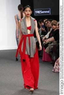Madrid Fashion Week - Monica Cordera Modenschau A model takes to the catwalk wearing a creation of Spanish fashion designer Monica Cordera during the MFSHOW Woman fashion event in Madrid, Spain, 08 February 2016. The event runs from 08 to 10 February. MFSHOW Woman in Madrid - MONICA CORDERA !ACHTUNG: NUR REDAKTIONELLE NUTZUNG!  20160209-635906370239895369