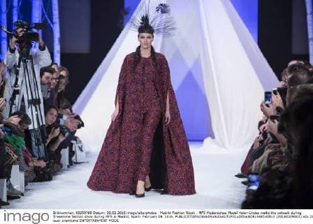 Madrid Fashion Week - MFS Modenschau Model Helen Lindes walks the catwalk during Tresemme fashion show during MFS in Madrid, Spain. February 09, 2016.  (20160209003)