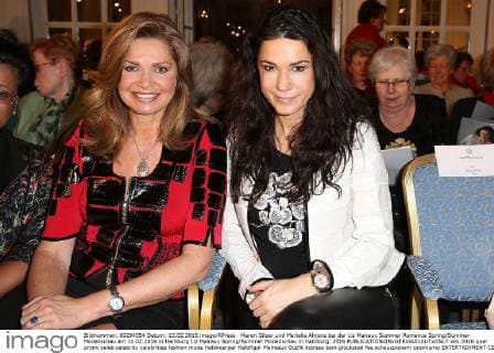 Maren Gilzer und Mariella Ahrens bei der Liz Malraux Summer Romance Spring Summer Modenschau am 11.02.2016 in Hamburg Liz Malraux Spring Summer Modenschau in Hamburg, 2016 