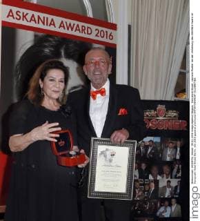 Hannelore Elsner, Leonard Mueller bei der Verleihung des ASKANIA-Award im Kempinski Hotel Bristol Berlin.