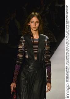 (160211) -- NEW YORK, Feb. 11, 2016 -- A model presents a creation of the Fall Winter 2016 BCBGMAXAZRIA collection during the New York Fashion Week in New York, the United States, on Feb. 11, 2016. ) U.S.-NEW YORK-FASHION WEEK-BCBGMAXAZRIA WangxLei 
