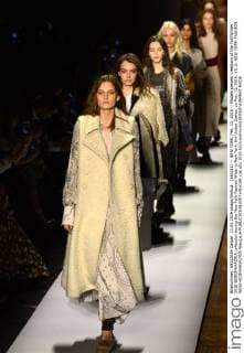 (160211) -- NEW YORK, Feb. 11, 2016 -- Models present creations of the Fall Winter 2016 BCBGMAXAZRIA collection during the New York Fashion Week in New York, the United States, on Feb. 11, 2016. ) U.S.-NEW YORK-FASHION WEEK-BCBGMAXAZRIA WangxLei 