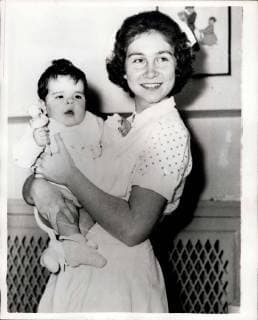 1958 - 16.1.58 Princess Sophie of Greece becomes a nurse. Children nursery open in Athens Queen Frederica of Greece recently opened a Children Nursery in Athens, the building of which was largely financed by a gift made to the Queen by the Swedish Government. The Queen eighteen year old daughter Princess Sophie who recently received her diploma as a nurse, specializing in the care of newly born babies, started work at the new Nursery. Photo Shows: Princess Sophie has a happy smile on her face as she holds one of the young infants at the new Athens Nursery. - ZUMAk09_
