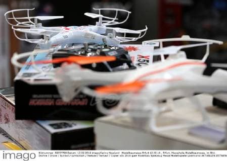 Modellbaumesse Erfurt 12.02.16 , Erfurt, Messehalle,Modellbaumesse, im Bild: Drohne Drone Symbol symbolisch Feature Verkauf Copter