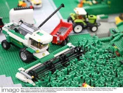 Modellbaumesse Erfurt 12.02.16 , Erfurt, Messehalle,Modellbaumesse, im Bild: Lego - Feature symbolisch Symbol Mähdrescher Landwirt Landwirtschaft dreschen Ernte