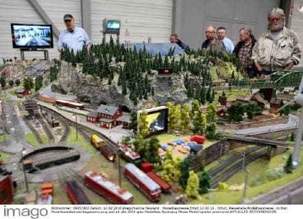 Modellbaumesse Erfurt 12.02.16 , Erfurt, Messehalle,Modellbaumesse, im Bild: Modelleisenbahnen begeistern jung und alt