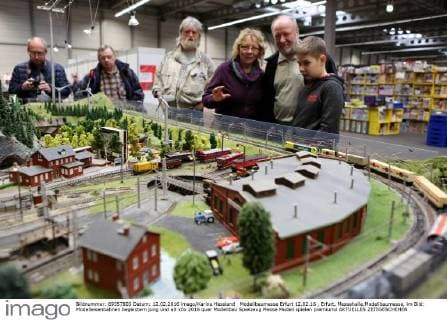Modellbaumesse Erfurt 12.02.16 , Erfurt, Messehalle,Modellbaumesse, im Bild: Modelleisenbahnen begeistern jung und alt