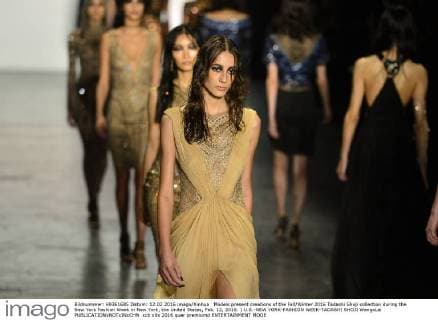 Models present creations of the Fall Winter 2016 Tadashi Shoji collection during the New York Fashion Week in New York, the United States, Feb. 12, 2016. ) U.S.-NEW YORK-FASHION WEEK-TADASHI SHOJI WangxLei 