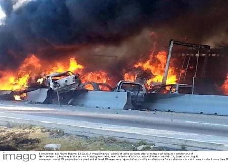 Debris of vehicles burns after a multiple collision at kilometer 143 of Mexico-Veracruz highway in the section Acatzingo-Orizaba, near the town of Amozoc, state of Puebla, on Feb. 12, 2016. According to newspaper, about 20 people died calcined and at least 40 more were injured after a multiple collision on Friday afternoon in which were involved more than 10 vehicles that caught fire. ) (jp) BETTER QUALITY AVAILABLE MEXICO-PUEBLA-ACCIDENT-COLLISION VERSIONES 