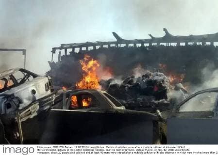 Debris of vehicles burns after a multiple collision at kilometer 143 of Mexico-Veracruz highway in the section Acatzingo-Orizaba, near the town of Amozoc, state of Puebla, on Feb. 12, 2016. According to newspaper, about 20 people died calcined and at least 40 more were injured after a multiple collision on Friday afternoon in which were involved more than 10 vehicles that caught fire. ) (jp) BETTER QUALITY AVAILABLE MEXICO-PUEBLA-ACCIDENT-COLLISION VERSIONES 