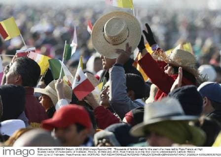 Thousands of faithful wait for the start of a mass led by Pope Francis at High Studies Center of municipality of Ecatepec, Mexico, 14 February 2016. Pope Francis is on his first visit to predominantly Catholic Mexico from 12 to 17 February. Pope Francis visit !ACHTUNG: NUR REDAKTIONELLE NUTZUNG!  20160214-635910650367628301