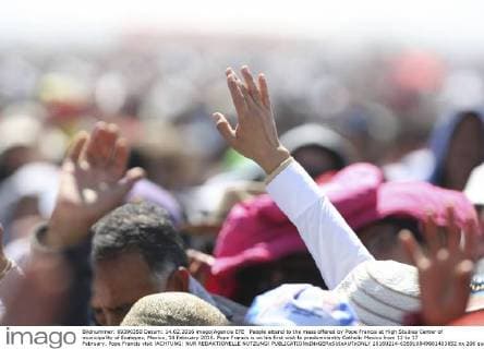 People attend to the mass offered by Pope Francis at High Studies Center of municipality of Ecatepec, Mexico, 14 February 2016. Pope Francis is on his first visit to predominantly Catholic Mexico from 12 to 17 February. Pope Francis visit !ACHTUNG: NUR REDAKTIONELLE NUTZUNG!  20160214-635910849881403852