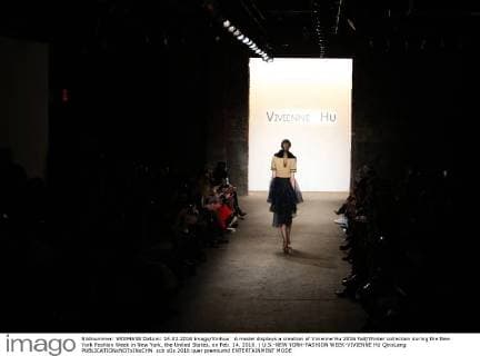 A model displays a creation of Vivienne Hu 2016 Fall Winter collection during the New York Fashion Week in New York, the United States, on Feb. 14, 2016. ) U.S.-NEW YORK-FASHION WEEK-VIVIENNE HU QinxLang 