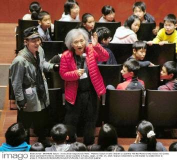 Maestro Ozawa invites children to operetta The Bat Maestro Seiji Ozawa (C) speaks about operetta The Bat to elementary school students in Kyoto, Japan, on Feb. 15, 2016. Ozawa invited them to the theater to enable them to enjoy it. 