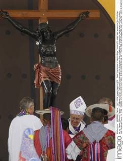 Papst Franziskus in Mexiko Pope Francis (C) celebrates a mass in San Cristobal de las Casas, Chiapas, Mexico, 15 February 2016. The Pontiff condemned the treatment that indigenous communities have received from society and the government. to POPE FRANCIS VISITS MEXICO !ACHTUNG: NUR REDAKTIONELLE NUTZUNG!  MEX18 20160215-635911675368929846