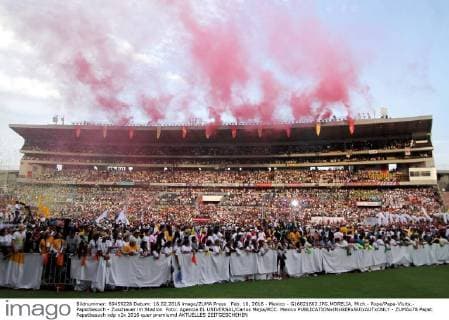 Feb. 16, 2016 - Mexico - G16021662.JPG.MORELIA, Mich.- Pope Papa-Visita.- Papstbesuch - Zuschauer im Stadion Foto: Agencia EL UNIVERSAL Carlos Mejia RCC. Mexico  - ZUMAu78