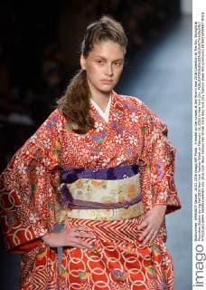 A model on the runway at the Hiromi Asai 2016 Collection at The Arc, Skylight at Moynihan Station during Fall 2016 New York Fashion Week on February 16, 2016 in New York City.  NYP20160216944 ANDREAxHANKS