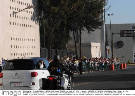 Feb. 17, 2016 - Mexico - .CIUDAD DE MEXICO.- Pope Papa-Visita.- Este miercoles 17 de febrero de 2016, el papa Francisco salia de la Nunciatura Apostolica hacia el Aeropuerto Internacional de la Ciudad de Mexico (AICM), primero lo hizo en el papamovil y despues cambio a un autoparticular cerrado. En el AICM abordo un avion que lo trasladaria Chihuahua, en lo que serisu ultimo dia de actividades en Mexico.  - ZUMAu78_