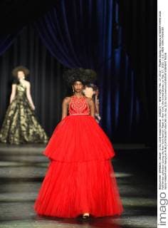 (160217) -- NEW YORK, Feb. 17, 2016 -- Models display creations of NAEEM KHAN 2016 Fall Winter collection during the New York Fashion Week in New York, the United States, on Feb. 17, 2016. ) U.S.-NEW YORK-FASHION WEEK-NAEEM KHAN WangxLei 