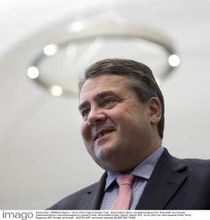Deutschland, Berlin, Bundesministerium für Wirtschaft und Energie, Industriekonferenz Zukunftsperspektive Industrie 2030, Wirtschaftsminister Sigmar Gabriel SPD, 18.02.2016
