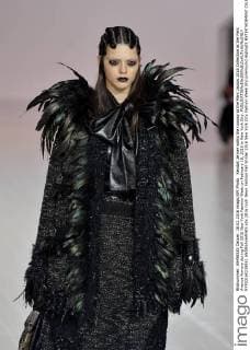 Kendall Jenner walks the runway at the Marc Jacobs 2016 Collection at the Park Avenue Armory during Fall 2016 New York Fashion Week on February 18, 2016 in New York City.  NYP20160218952 ANDREAxHANKS