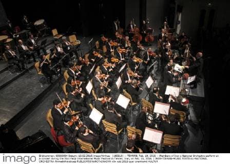 (160219) -- TEHRAN, Feb. 19, 2016 -- Members of Iran s National Orchestra perform at a concert during the 31st Fadjr International Music Festival in Tehran, Iran, on Feb. 18, 2016. ) IRAN-TEHRAN-MUSIC FESTIVAL-NATIONAL ORCHESTRA AhmadxHalabisaz 