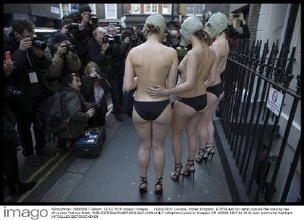 . 19 02 2016. London, United Kingdom. A PETA anti fur demo outside the opening day of London Fashion Week.  xStephenxLockx xi-Imagesx IIM-12000-0007
