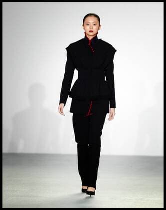 London Fashion Week - J. JS Lee Modenschau . 19 02 2016. London, United Kingdom. London Fashion Week Autumn Winter 2016. J. JS Lee collection at the opening show of London Fashion Week.  xAndrewxParsonsx xi-Imagesx IIM-12001-0009