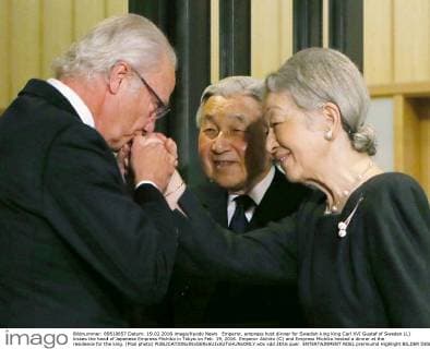 Emperor, empress host dinner for Swedish king King Carl XVI Gustaf of Sweden (L) kisses the hand of Japanese Empress Michiko in Tokyo on Feb. 19, 2016. Emperor Akihito (C) and Empress Michiko hosted a dinner at the residence for the king. (Pool photo) 