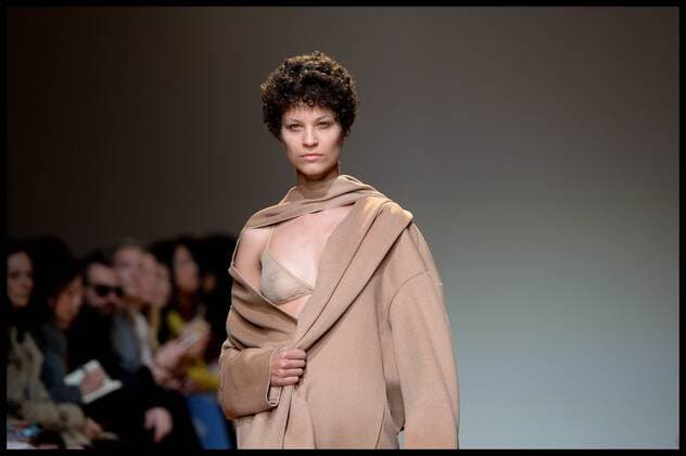 . 20 02 2016. London, United Kingdom. Barbara Casasola show at London Fashion Week A W 2016-Day Two. The Barbara Casasola Autumn Winter 2016, collection on day 2 of London Fashion Week.  xAndrewxParsonsx xi-Imagesx IIM-12009-0020