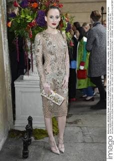 Feb. 20, 2016 - London, London, UK - ROSIE FOSTUCUE holding a clutch bag arrives at the JULIEN MACDONALD Autumn Winter 2016 show. Models, buyers, celebrities and the stylish descend upon London Fashion Week for the Autumn Winters 2016 clothes collection shows. London, UK. London UK  - ZUMAl94_