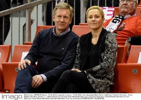 20.02.2016, xfux, Basketball Beko Top 4, Halbfinale, Frankfurt Skyliners - Brose Baskets Bamberg, emspor, v.l. Bettina Wulff und Christian Wulff Basketball Beko Top 4, Frankfurt Skyliners - Brose Baskets Bamberg