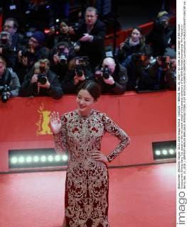 (160220) -- BERLIN, Feb. 20, 2016 -- Xin Zhilei, a cast member of the movie Crosscurrent (Chang Jiang Tu), poses on the red carpet ahead of the awards ceremony of the 66th Berlinale International Film Festival in Berlin, Feb. 20, 2016. ) GERMANY-BERLIN-BERLINALE INTERNATIONAL FILM FESTIVAL-AWARDS CEREMONY LuoxHuanhuan 