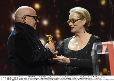 Director Gianfranco Rosi, winner of the Golden Bear for Best Film, and Meryl Streep at the Award Ceremony of the 66th Berlin International Film Festival Berlinale 2016 at Berlinale Palast on February 20, 2016 in Berlin, Germany. Foto:xC.xNiehausx xFuturexImage