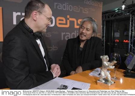 Moderator Knut Elstermann im Gespräche mit Preisträger Lav Diaz (Silberner Bär, Alfred Bauer-Preis für den Film A LULLAY TO THE SORROWFUL MYSTERY) beim RadioEins Berlinale-Nighttalk zum Abschluss der 66. Internationalen Filmfestspiele Berlin 66. Internationale Filmfestspiele in Berlin IFB2016