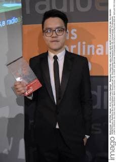 Regisseur Chiang Wei Liang mit dem AUDI SHORT FILM AWARD für den Film ANKERN VERBOTEN beim RadioEins Berlinale-Nighttalk zum Abschluss der 66. Internationalen Filmfestspiele Berlin 66. Internationale Filmfestspiele in Berlin IFB2016