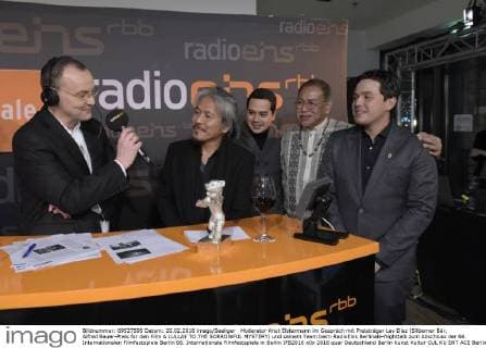 Moderator Knut Elstermann im Gespräch mit Preisträger Lav Diaz (Silberner Bär, Alfred Bauer-Preis für den Film A LULLAY TO THE SORROWFUL MYSTERY) und seinem Team beim RadioEins Berlinale-Nighttalk zum Abschluss der 66. Internationalen Filmfestspiele Berlin 66. Internationale Filmfestspiele in Berlin IFB2016