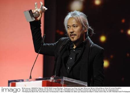 Regisseur Lav Diaz mit dem Silbernen Bären (Alfred-Bauer-Preis für einen Spielfilm der neue Perspektiven eröffnet) für den Film A LULLABY TO THE SORROWFUL MYSTERY anlässlich der Preisverleihung der 66. Internationalen Filmfestspiele Berlin 66. Internationale Filmfestspiele in Berlin IFB2016