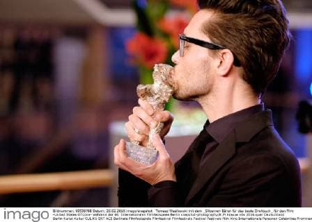 Tomasz Wasilewski mit dem _Silbernen Bären für das beste Drehbuch_ für den Film -United States Of Love- während der 66. Internationalen Filmfestspiele Berlin snapshot-photography K.M.Krause