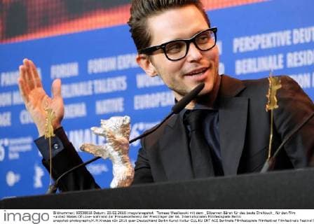 Tomasz Wasilewski mit dem _Silbernen Bären für das beste Drehbuch_ für den Film -united States Of Love- während der Pressekonferenz der Preisträger der 66. Internationalen Filmfestspiele Berlin snapshot-photography K.M.Krause