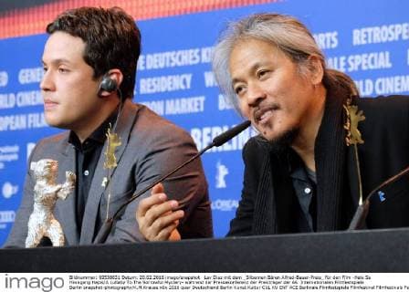 Lav Diaz mit dem _Silbernen Bären Alfred-Bauer-Preis_ für den Film -Hele Sa Hiwagang Hapis A Lullaby To The Sorrowful Mystery- während der Pressekonferenz der Preisträger der 66. Internationalen Filmfestspiele Berlin snapshot-photography K.M.Krause