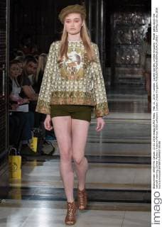 Feb. 21, 2016 - London, Covent Garden, United Kingdom - Model walks down the catwalk wearing Zaheer Abbas s Autumn Winter 2016 collection. London United Kingdom - ZUMAp133