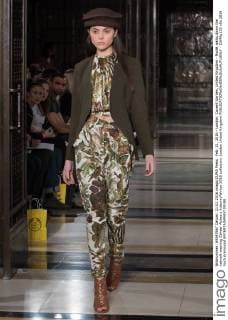 Feb. 21, 2016 - London, Covent Garden, United Kingdom - Model walks down the catwalk wearing Zaheer Abbas s Autumn Winter 2016 collection. London United Kingdom - ZUMAp133
